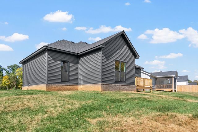 305 Wayne Hall Rd, Clarksville, TN 37040