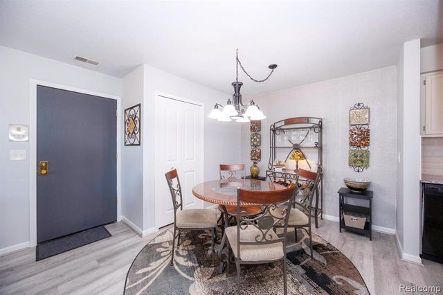 1325 Harbour Boulevard 84, Trenton, MI 48183