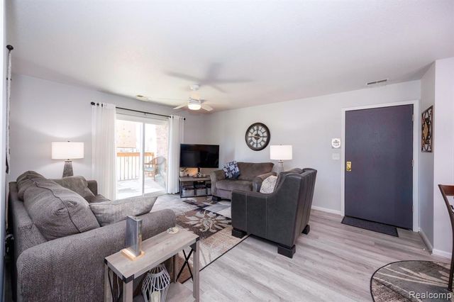 1325 Harbour Boulevard 84, Trenton, MI 48183