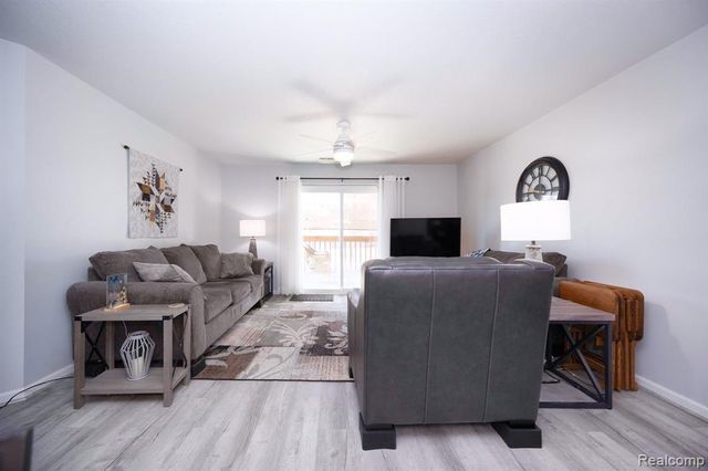 1325 Harbour Boulevard 84, Trenton, MI 48183