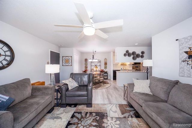 1325 Harbour Boulevard 84, Trenton, MI 48183