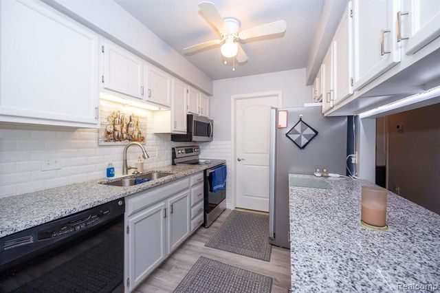 1325 Harbour Boulevard 84, Trenton, MI 48183