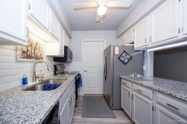 1325 Harbour Boulevard 84, Trenton, MI 48183