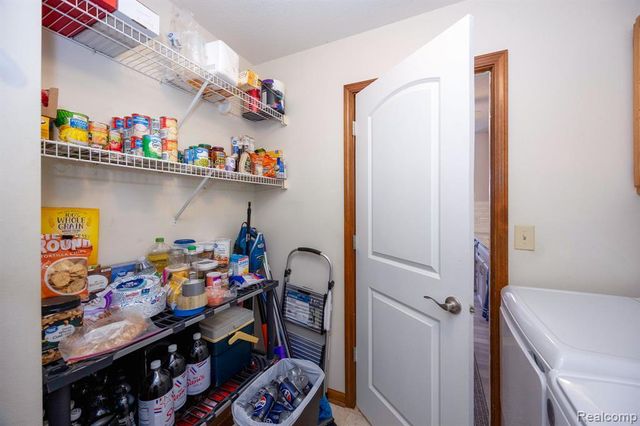 1325 Harbour Boulevard 84, Trenton, MI 48183