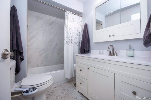 1325 Harbour Boulevard 84, Trenton, MI 48183