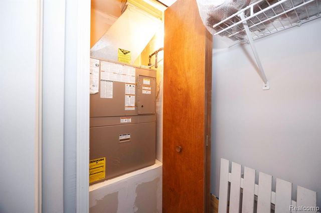 1325 Harbour Boulevard 84, Trenton, MI 48183