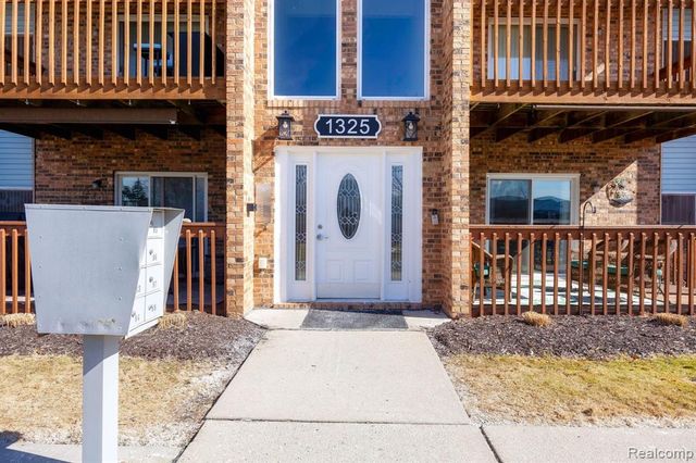 1325 Harbour Boulevard 84, Trenton, MI 48183