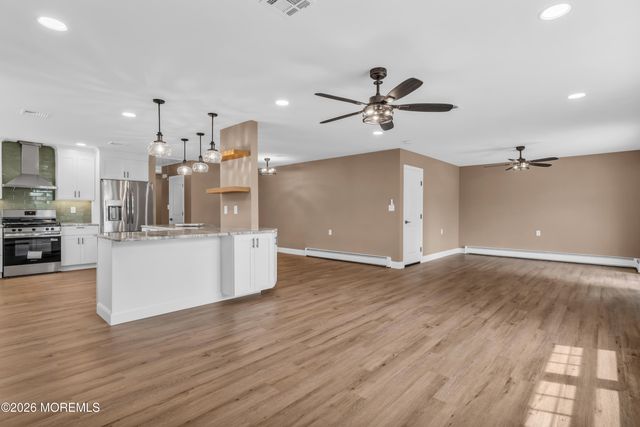 33 Pirogue Street, Toms River, NJ 08757
