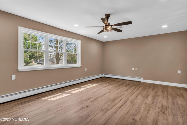 33 Pirogue Street, Toms River, NJ 08757
