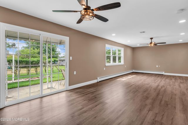 33 Pirogue Street, Toms River, NJ 08757