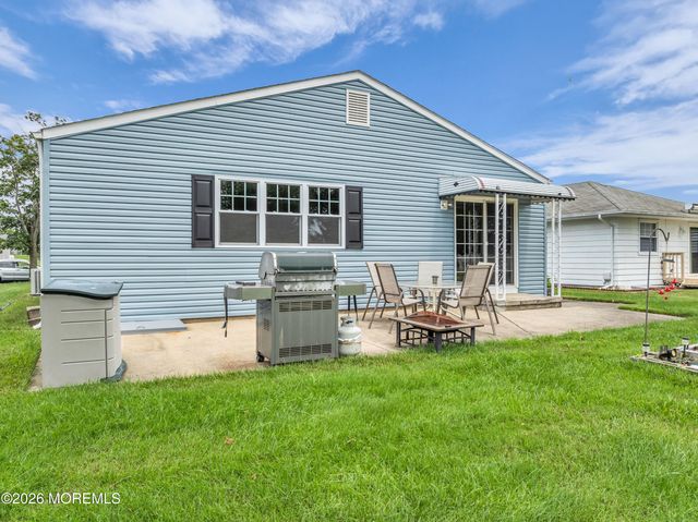 33 Pirogue Street, Toms River, NJ 08757