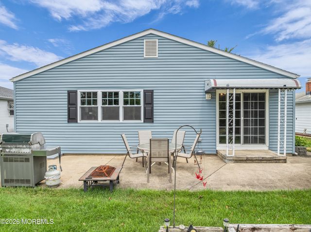 33 Pirogue Street, Toms River, NJ 08757