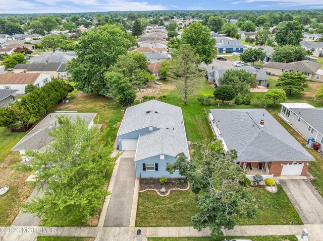 33 Pirogue Street, Toms River, NJ 08757