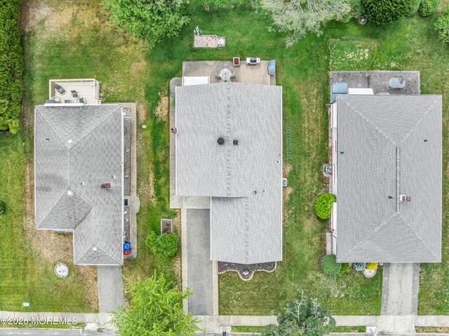 33 Pirogue Street, Toms River, NJ 08757