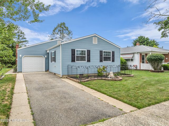 33 Pirogue Street, Toms River, NJ 08757
