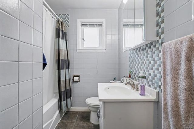 106 W Elizabeth St, Neshannock Twp, PA 16105