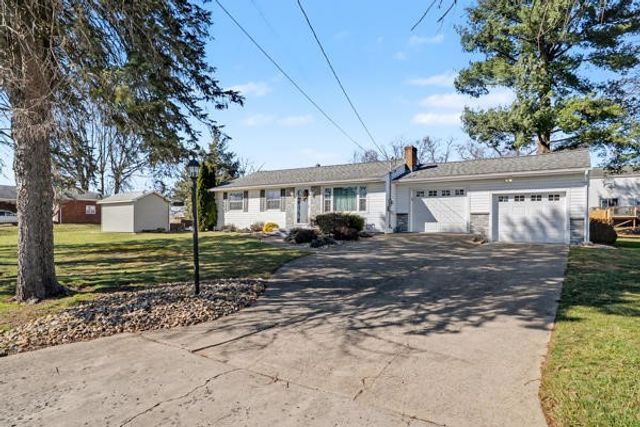 106 W Elizabeth St, Neshannock Twp, PA 16105