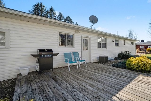 106 W Elizabeth St, Neshannock Twp, PA 16105