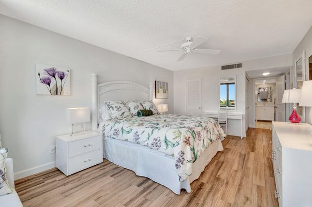 3589 S Ocean Boulevard 512, South Palm Beach, FL 33480