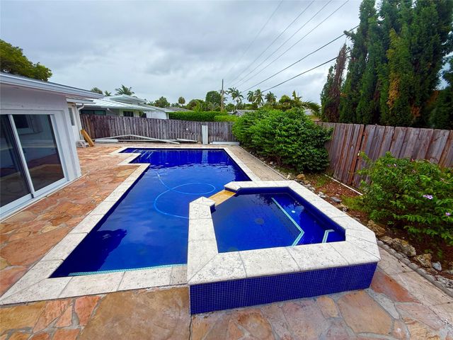 2685 SE 5th St, Pompano Beach, FL 33062