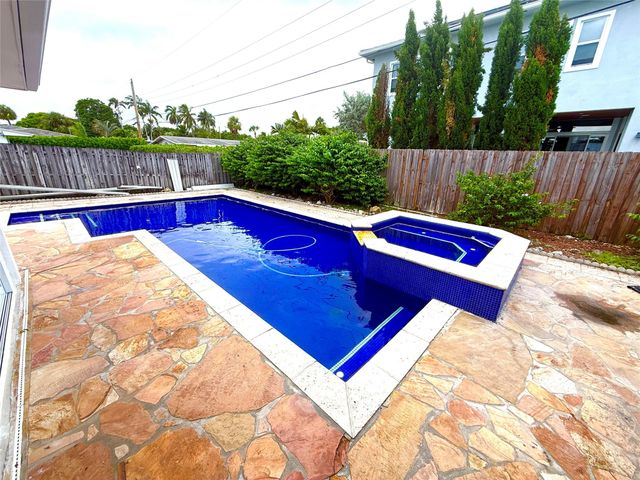 2685 SE 5th St, Pompano Beach, FL 33062