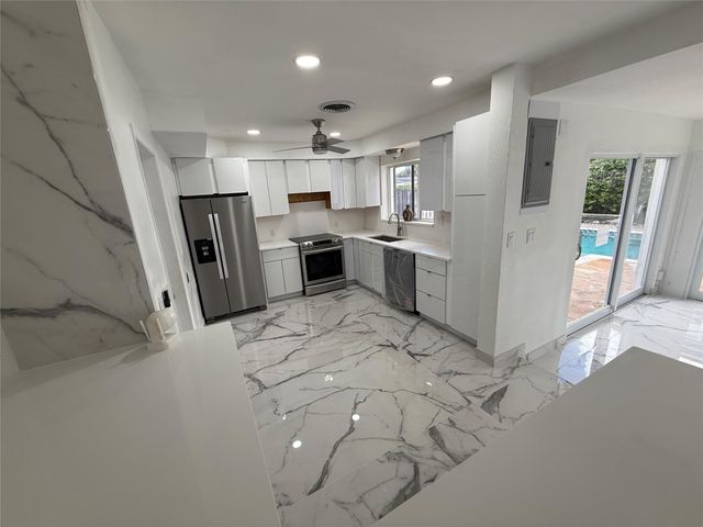 2685 SE 5th St, Pompano Beach, FL 33062