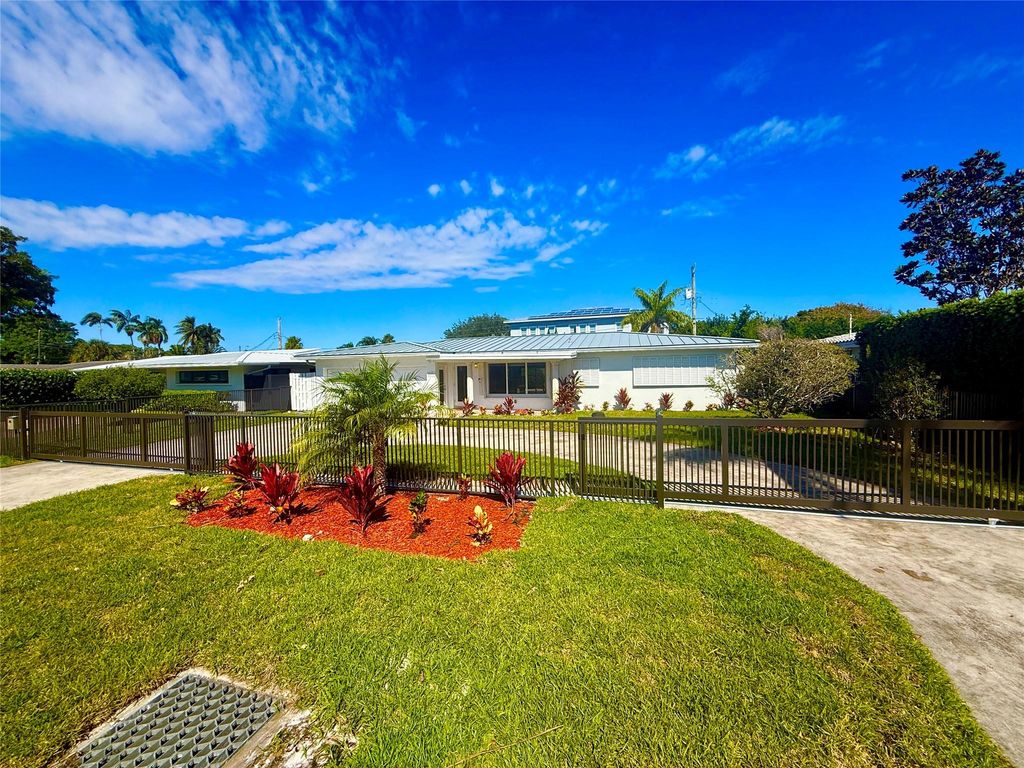 2685 SE 5th St, Pompano Beach, FL 33062