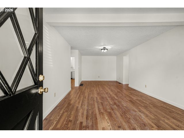 6911 Se CORA St, Portland, OR 97206