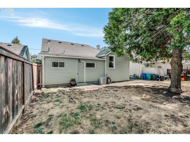 6911 Se CORA St, Portland, OR 97206