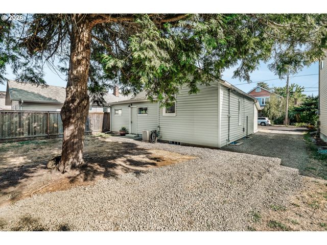 6911 Se CORA St, Portland, OR 97206