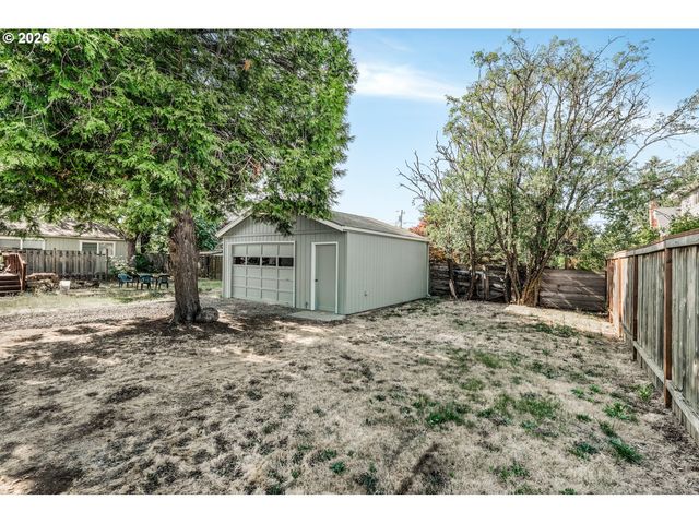 6911 Se CORA St, Portland, OR 97206