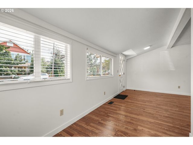 6911 Se CORA St, Portland, OR 97206