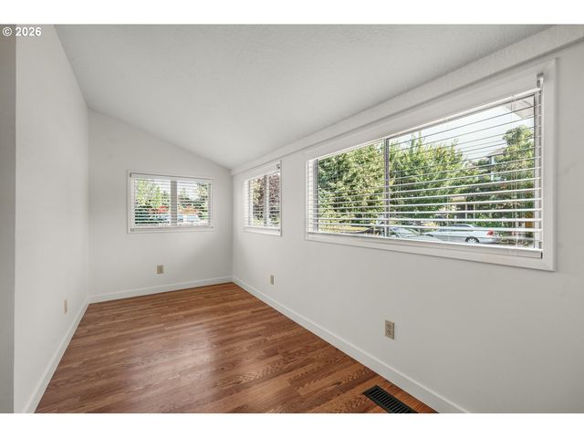 6911 Se CORA St, Portland, OR 97206