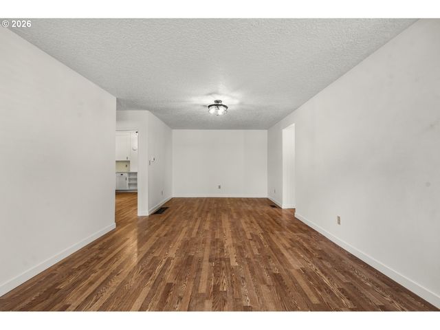 6911 Se CORA St, Portland, OR 97206