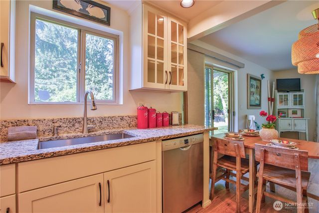 6311 Pineridge Lane, Clinton, WA 98236