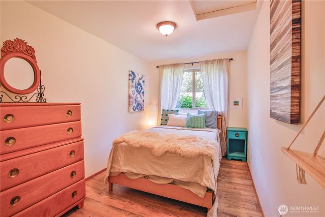 6311 Pineridge Lane, Clinton, WA 98236