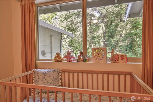 6311 Pineridge Lane, Clinton, WA 98236