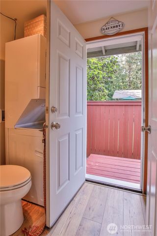 6311 Pineridge Lane, Clinton, WA 98236