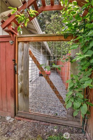 6311 Pineridge Lane, Clinton, WA 98236
