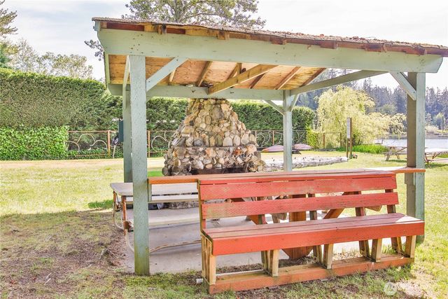 6311 Pineridge Lane, Clinton, WA 98236
