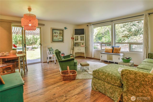 6311 Pineridge Lane, Clinton, WA 98236