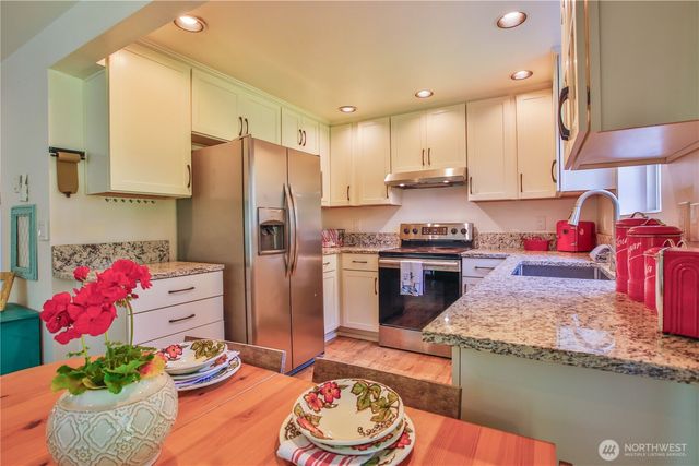 6311 Pineridge Lane, Clinton, WA 98236