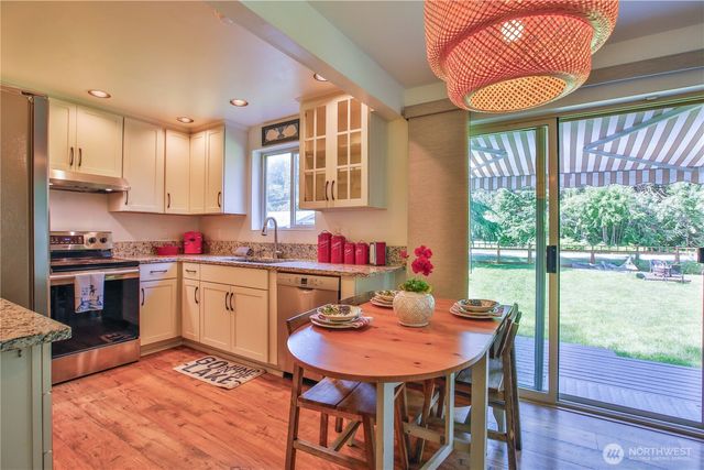 6311 Pineridge Lane, Clinton, WA 98236