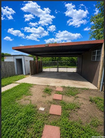 8013 Chipping, San Antonio, TX 78239