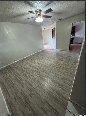 8013 Chipping, San Antonio, TX 78239