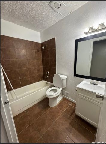 8013 Chipping, San Antonio, TX 78239
