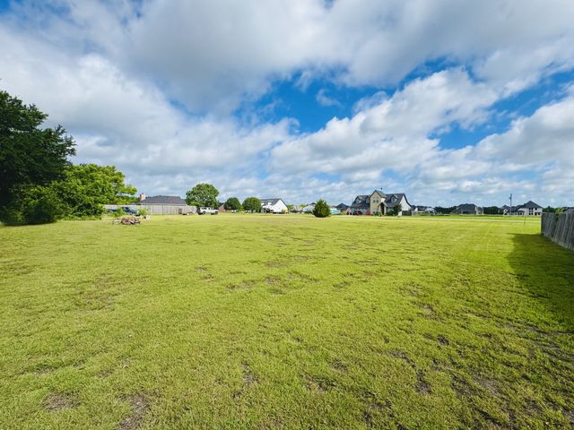 271 County Road 4443, Trenton, TX 75490