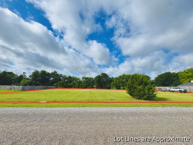 271 County Road 4443, Trenton, TX 75490