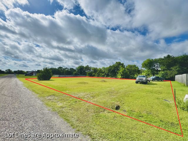 271 County Road 4443, Trenton, TX 75490
