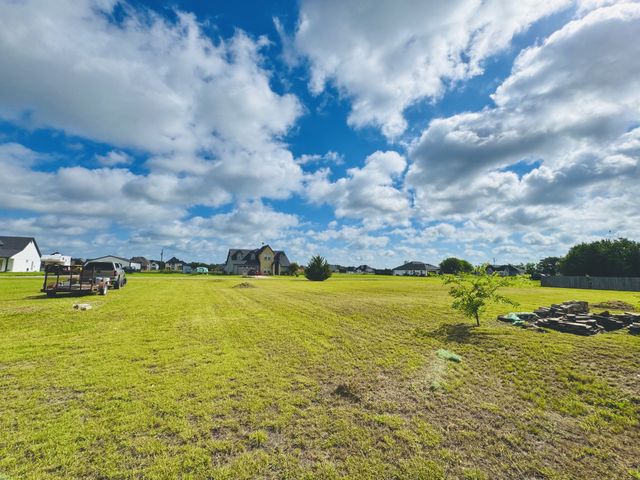 271 County Road 4443, Trenton, TX 75490